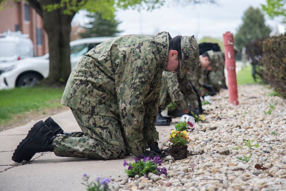 SWESC Great Lakes Students Plant Flowers to Commemorate Sexual Assault Prevention Awareness Month