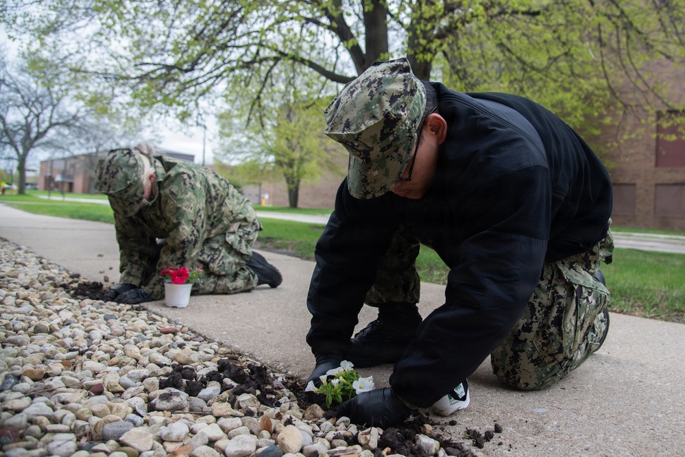 SWESC Great Lakes Students Plant Flowers to Commemorate Sexual Assault Prevention Awareness Month