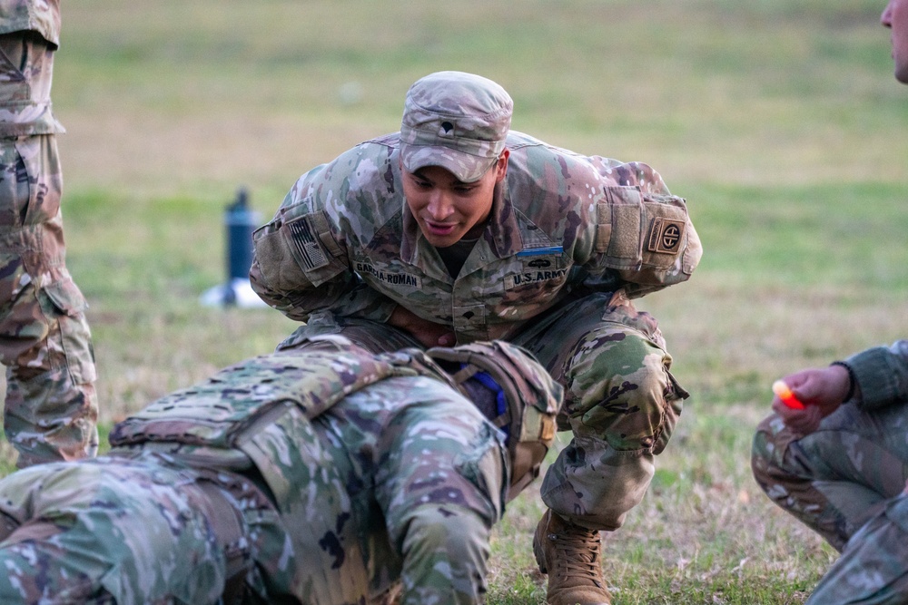 Paratroopers Conduct Expert Physical Fitness Assessment