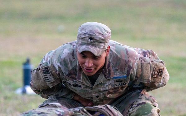 Paratroopers Conduct Expert Physical Fitness Assessment