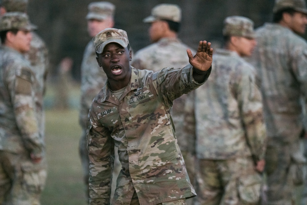 Paratroopers Conduct Expert Physical Fitness Assessment