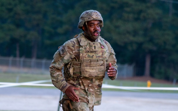 Paratroopers Conduct Expert Physical Fitness Assessment