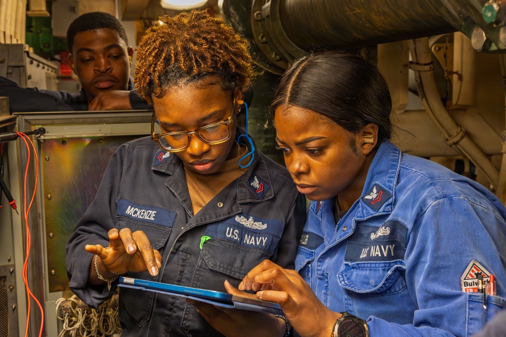 Engineering aboard USS Gonzalez (DDG 66)