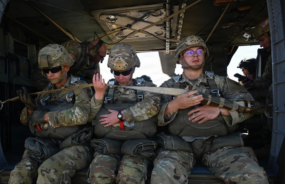 Paratroopers Hone Skills with D.C. Army National Guard Aviation Battalion
