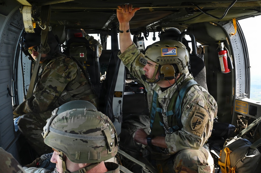 Paratroopers Hone Skills with D.C. Army National Guard Aviation Battalion