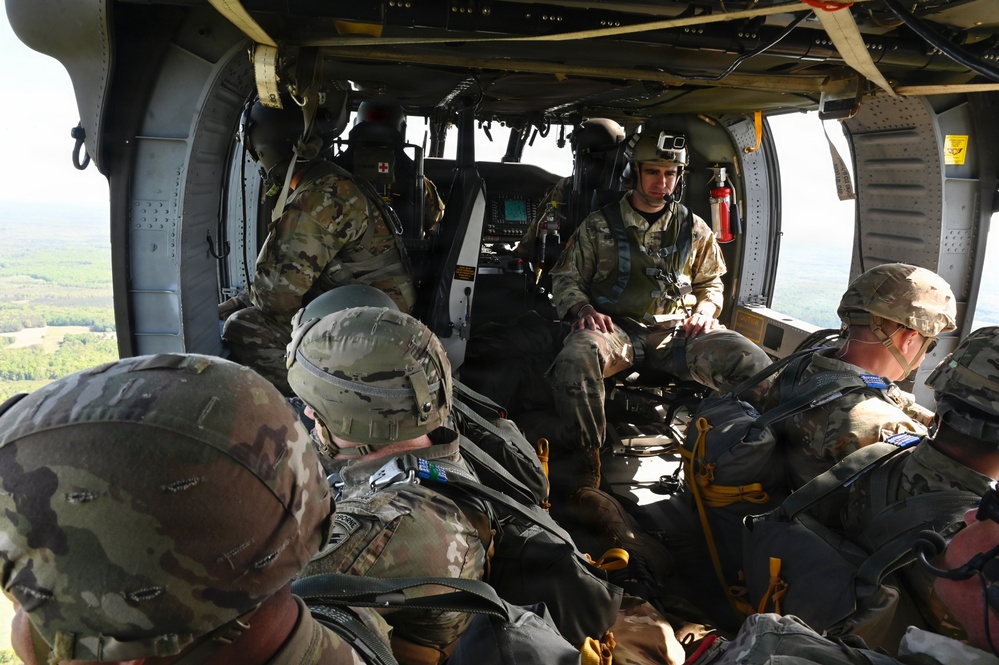 Paratroopers Hone Skills with D.C. Army National Guard Aviation Battalion