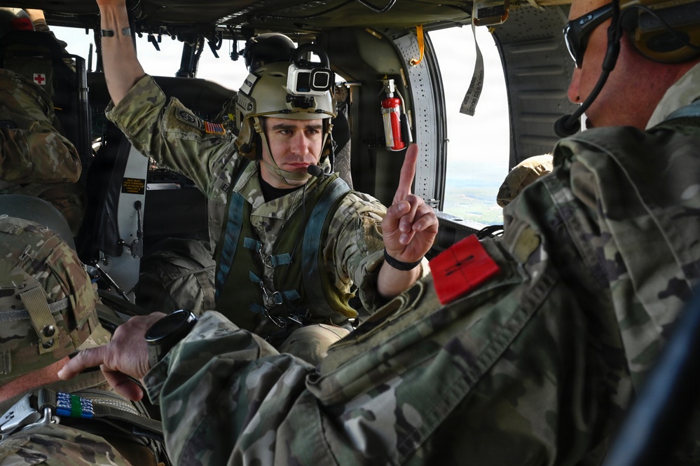 Paratroopers Hone Skills with D.C. Army National Guard Aviation Battalion