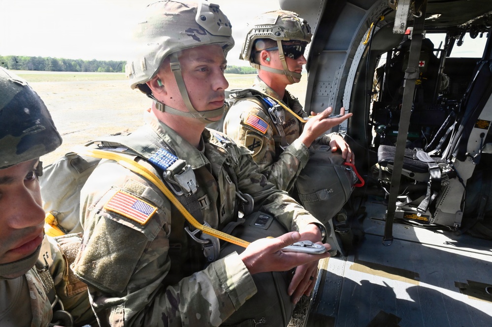 Paratroopers Hone Skills with D.C. Army National Guard Aviation Battalion