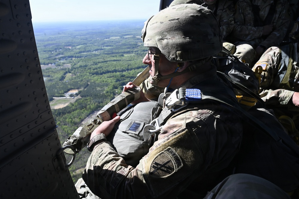 Paratroopers Hone Skills with D.C. Army National Guard Aviation Battalion