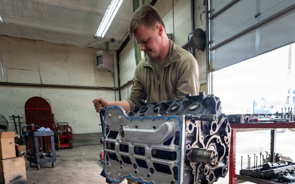 Wyoming Air National Guard maintenance specialist rotates diesel engine
