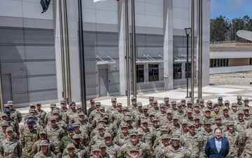 Lt. General Bythewood poses with members of Combat Delta 1-5