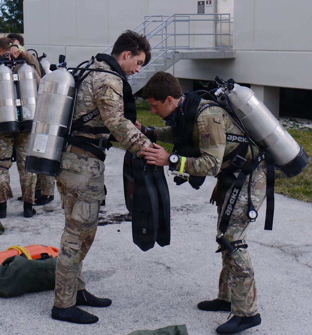 Special Forces Combat Dive Students Take to Ocean for Training