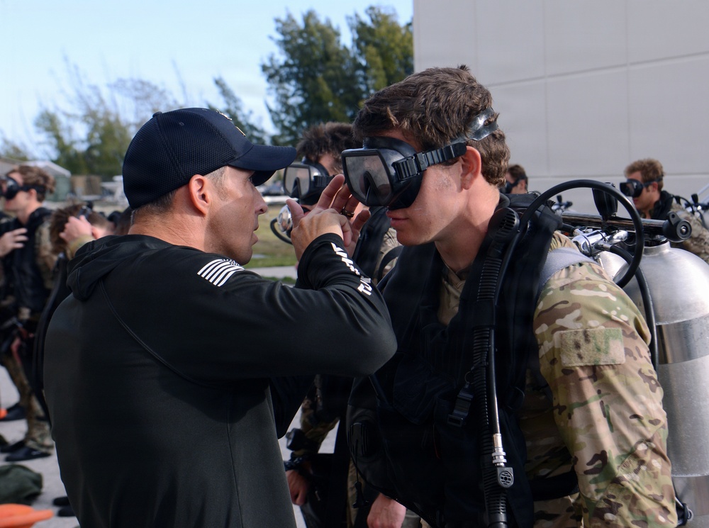 Special Forces Combat Dive Students Take to Ocean for Training