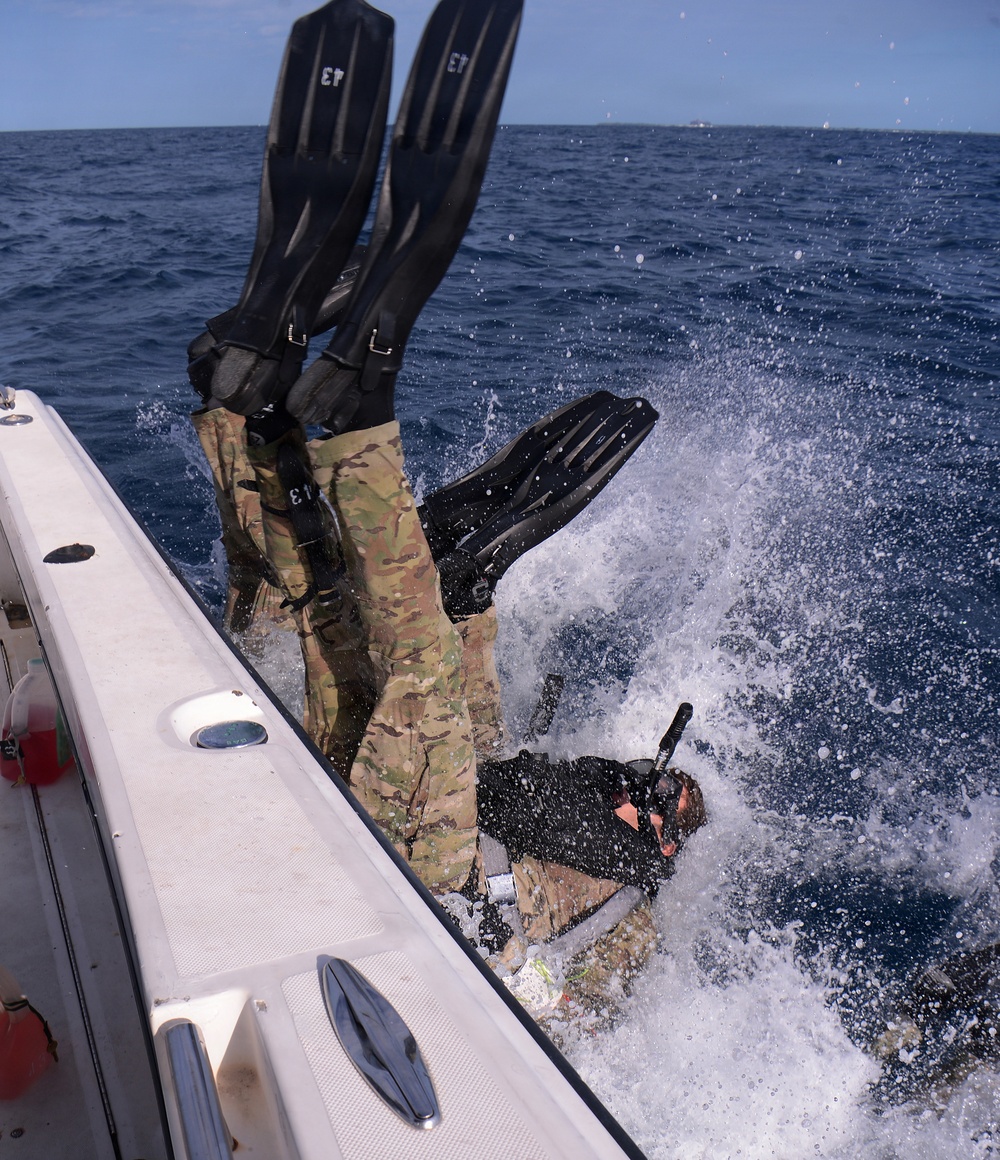 Special Forces Combat Dive Students Take to Ocean for Training