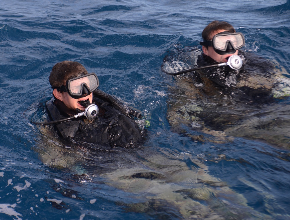 Special Forces Combat Dive Students Take to Ocean for Training