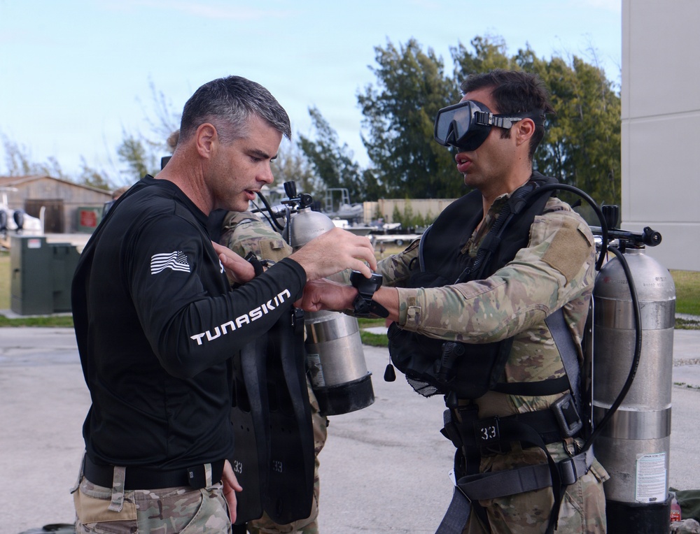 Special Forces Combat Dive Students Take to Ocean for Training