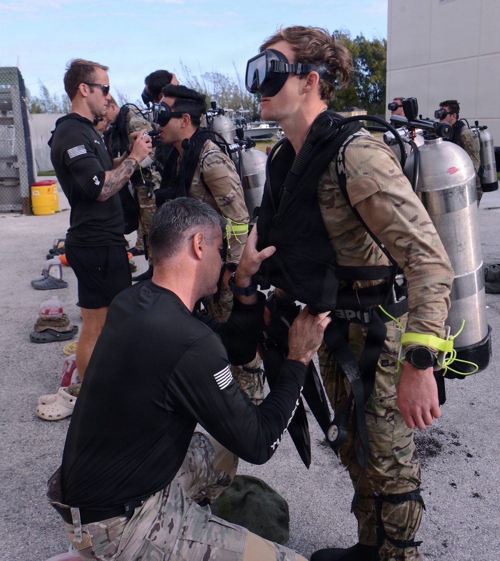 Special Forces Combat Dive Students Take to Ocean for Training
