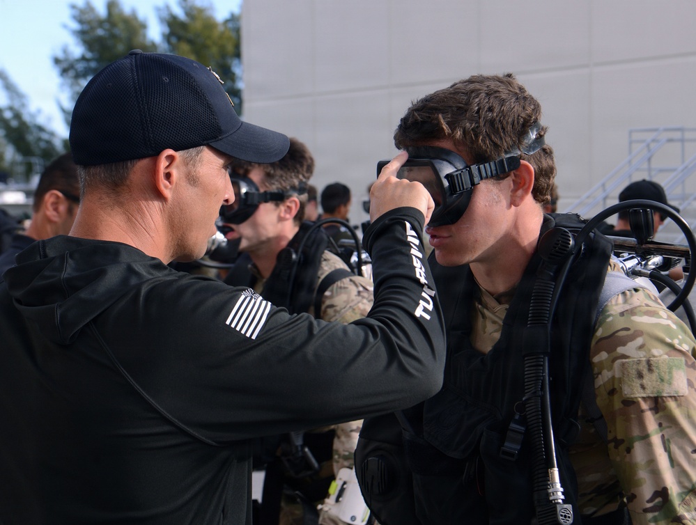 Special Forces Combat Dive Students Take to Ocean for Training