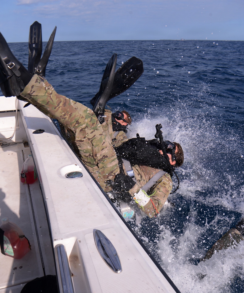 Special Forces Combat Dive Students Take to Ocean for Training