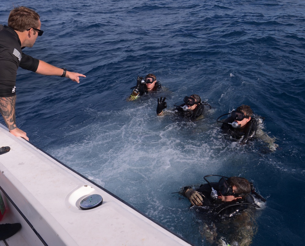 Special Forces Combat Dive Students Take to Ocean for Training