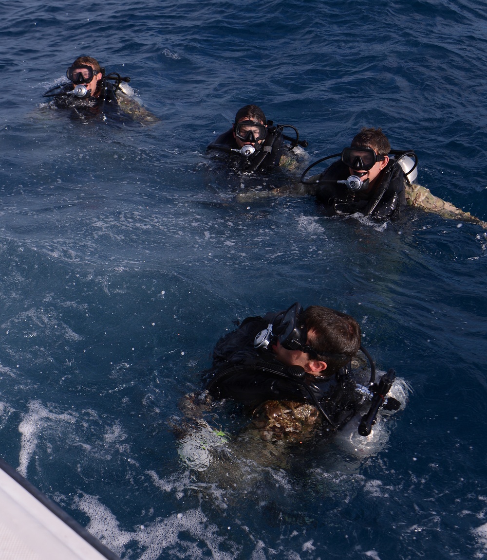 Special Forces Combat Dive Students Take to Ocean for Training