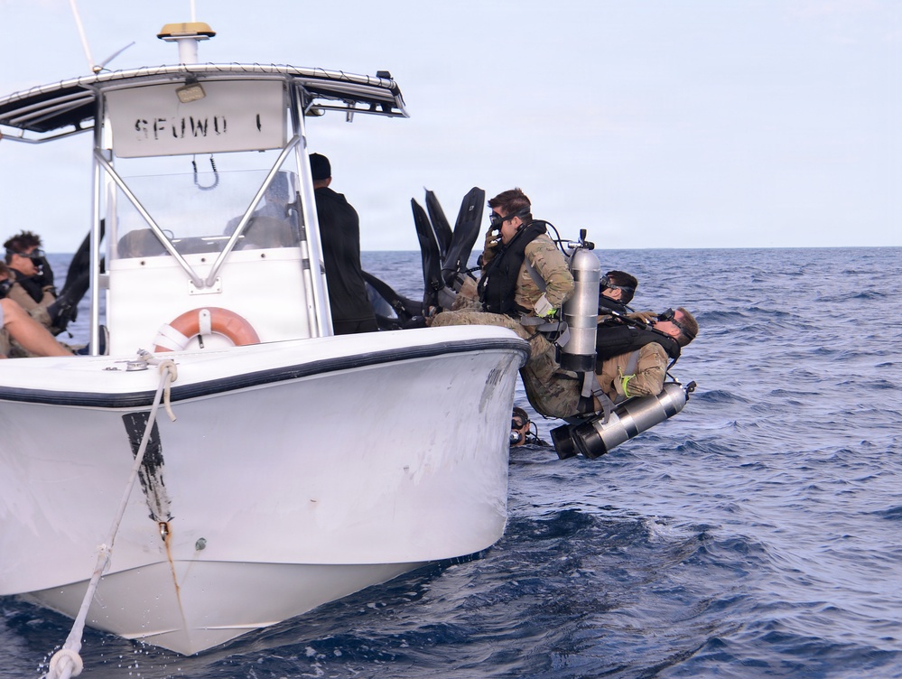 Special Forces Combat Dive Students Take to Ocean for Training
