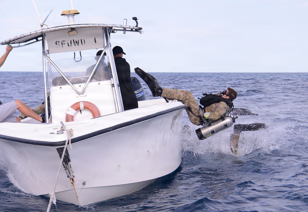 Special Forces Combat Dive Students Take to Ocean for Training