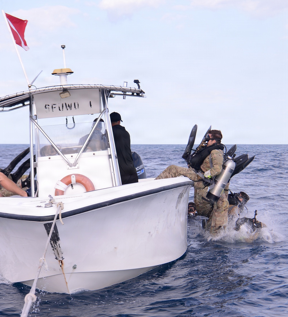 Special Forces Combat Dive Students Take to Ocean for Training
