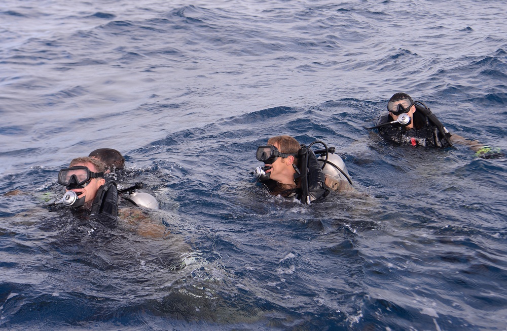 Special Forces Combat Dive Students Take to Ocean for Training