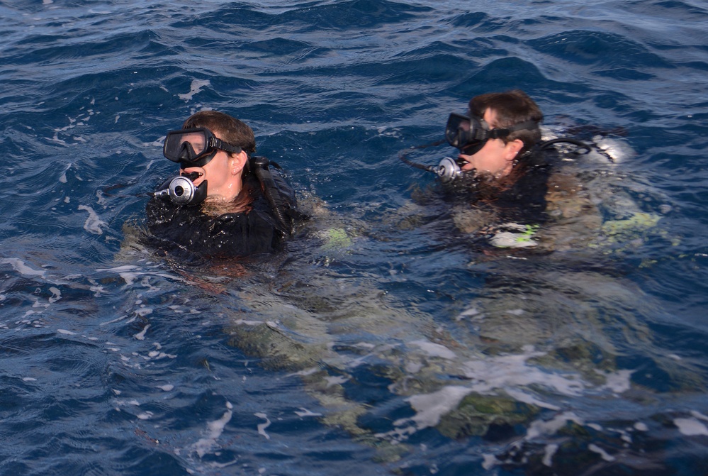 Special Forces Combat Dive Students Take to Ocean for Training