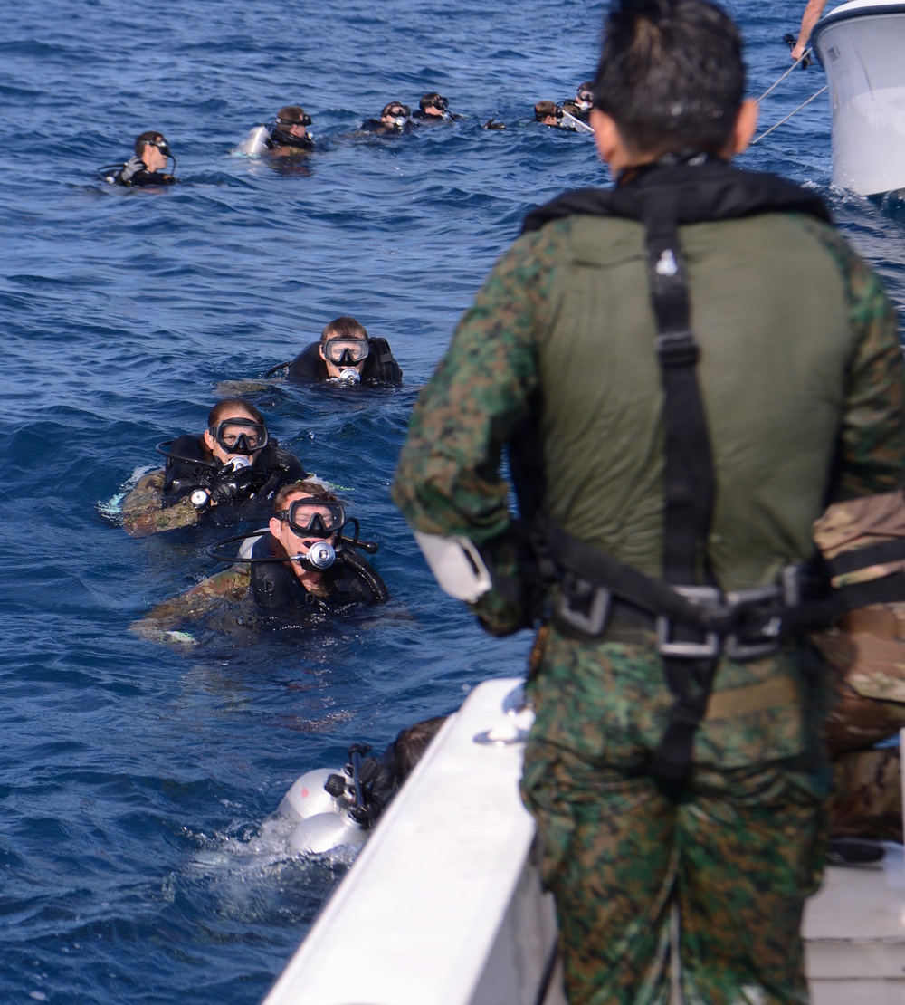 Special Forces Combat Dive Students Take to Ocean for Training