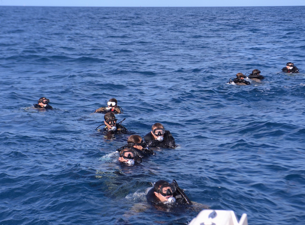 Special Forces Combat Dive Students Take to Ocean for Training