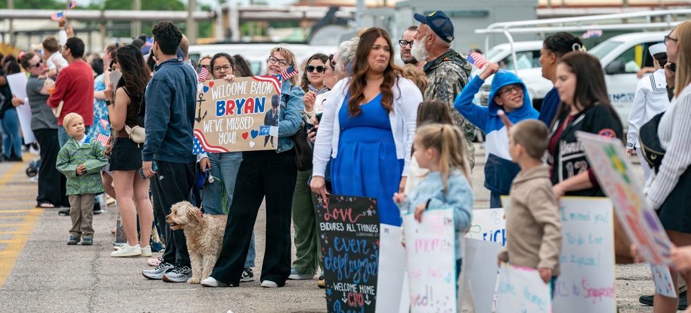 USS San Antonio (LPD 17) returns to Naval Station Norfolk