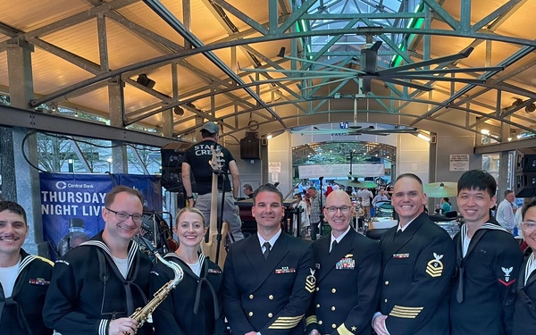 Navy Band Great Lakes "Horizon" visits Lexington for Navy Week