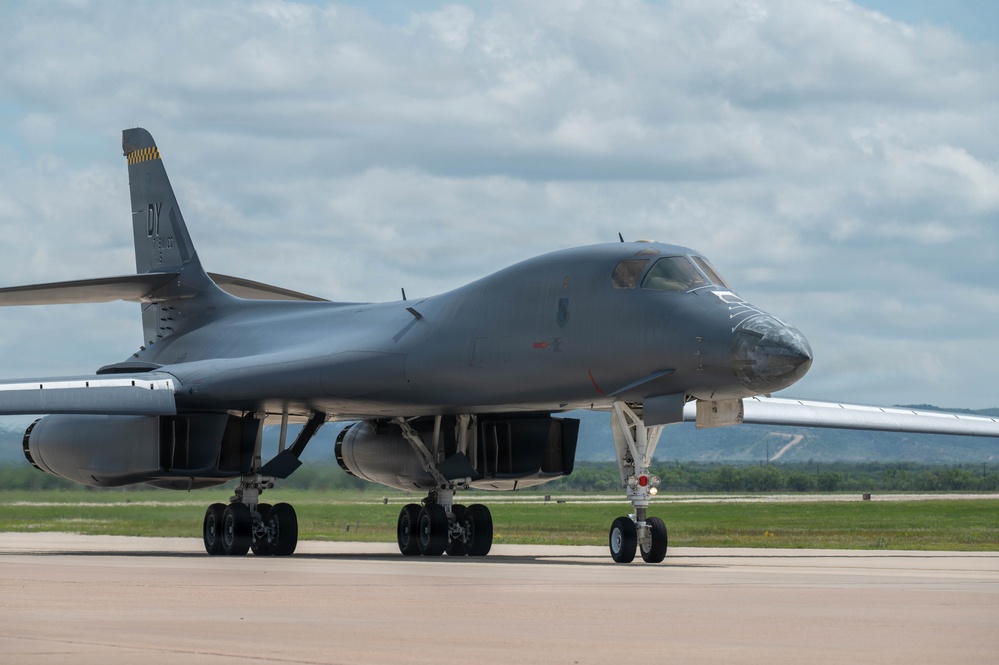 Dyess Airmen prepare “Apocalypse II” for operational service