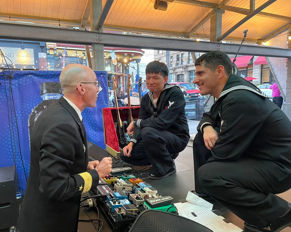 Navy Band Great Lakes "Horizon" visits Lexington for Navy Week