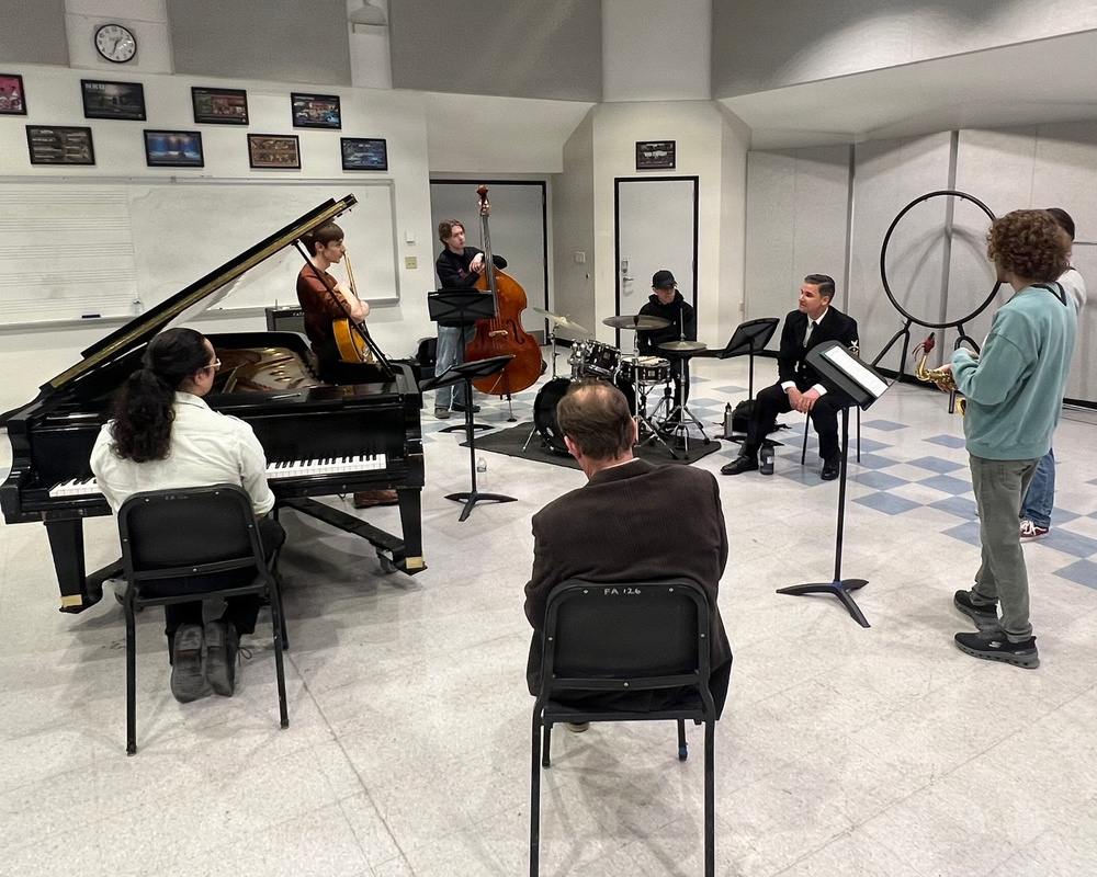 Navy Band Great Lakes "Horizon" visits Lexington for Navy Week