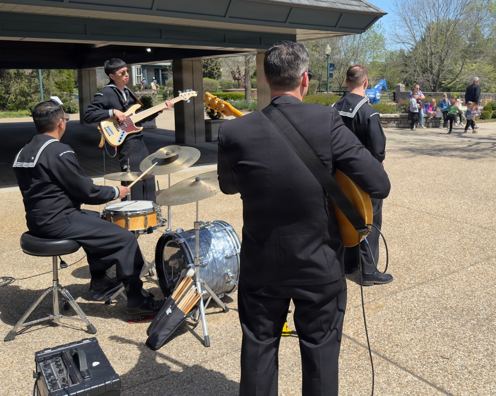Navy Band Great Lakes "Horizon" visits Lexington for Navy Week