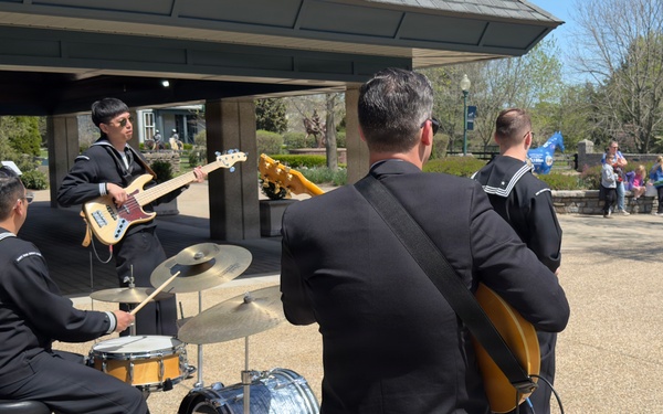Navy Band Great Lakes "Horizon" visits Lexington for Navy Week