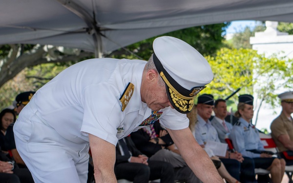Adm. Steve Koehler, commander, U.S. Pacific Fleet, attends Anzac Day ceremony at Punchbowl Cemetery