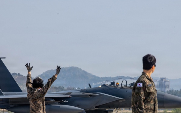 U.S. Forces and ROKAF showcase allied readiness