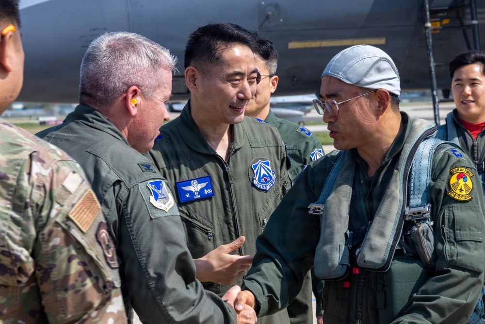 U.S. Forces and ROKAF showcase allied readiness