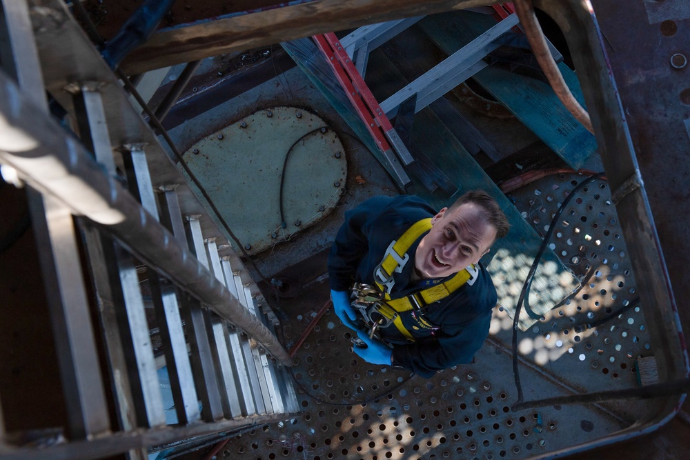 USS John C. Stennis (CVN 74) Mast Climb