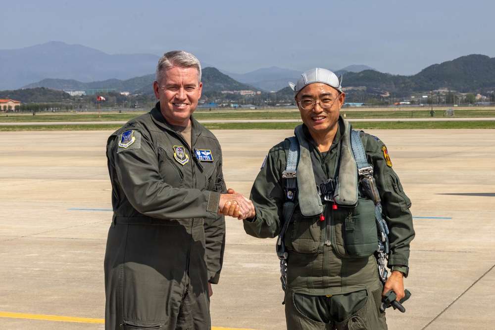 U.S. Forces and ROKAF showcase allied readiness