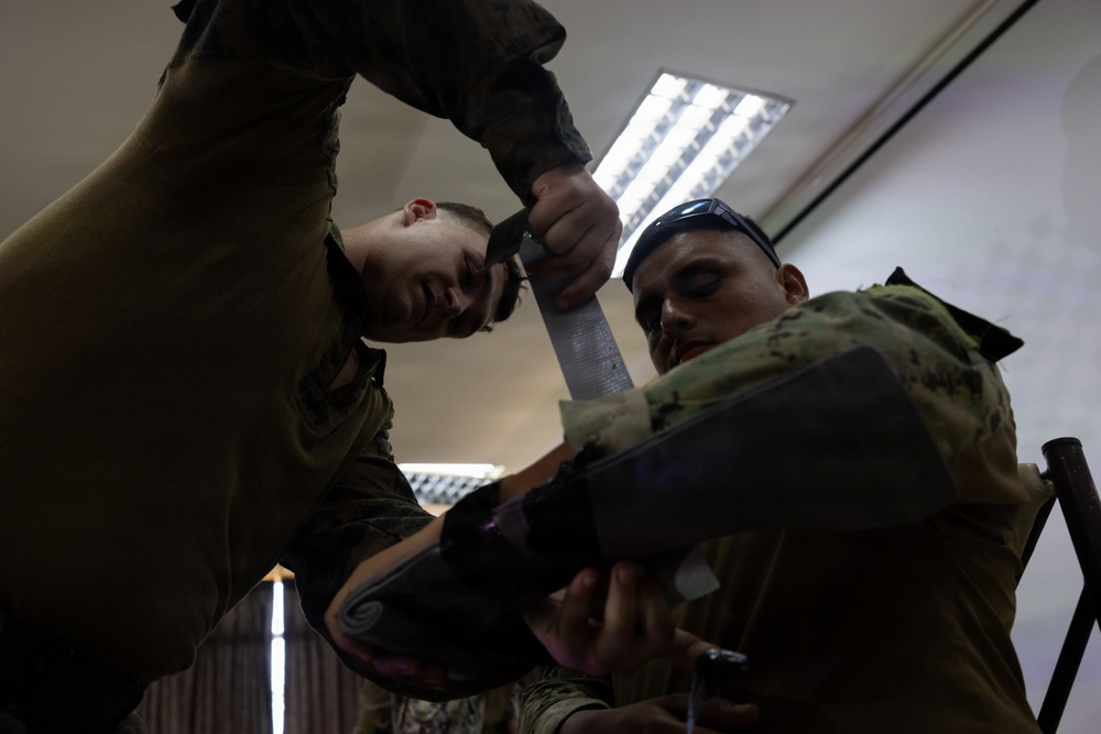 22nd MEU (SOC) | Combat Lifesaving Course with Ecuadorian Marines