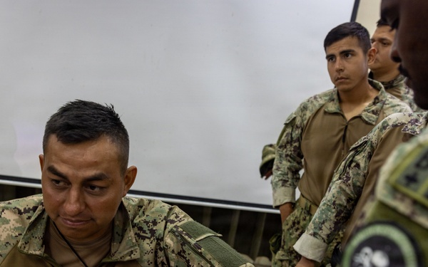 22nd MEU (SOC) | Combat Lifesaving Course with Ecuadorian Marine