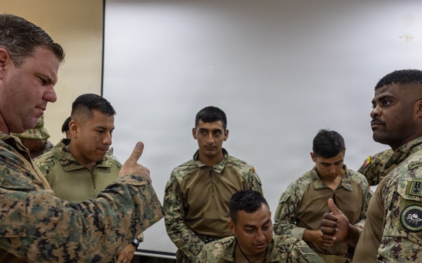 22nd MEU (SOC) | Combat Lifesaving Course with Ecuadorian Marines