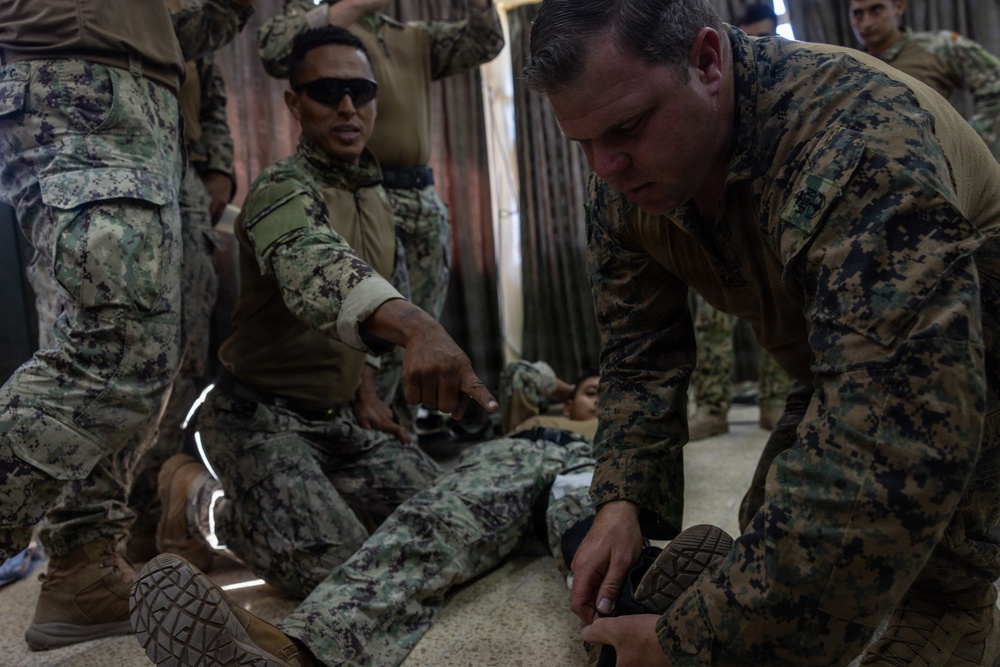 22nd MEU (SOC) | Combat Lifesaving Course with Ecuadorian Marines