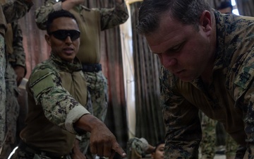 22nd MEU (SOC) | Combat Lifesaving Course with Ecuadorian Marines