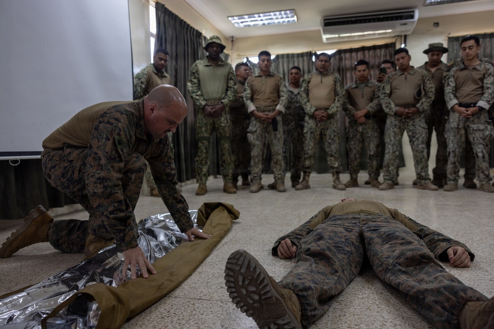 22nd MEU (SOC) | Combat Lifesaving Course with Ecuadorian Marines